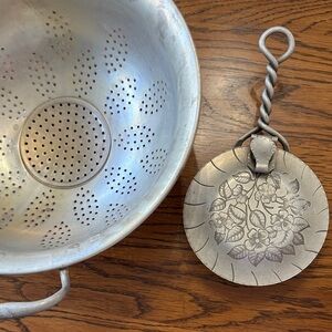 Aluminum Colander with Floral Silent Butler
